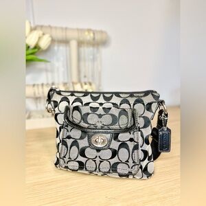 Vintage Y2K Coach Crossbody/shoulder canvas bag